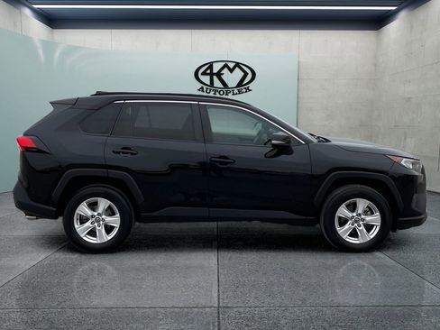Used 2021 Toyota RAV4 XLE FWD image 2