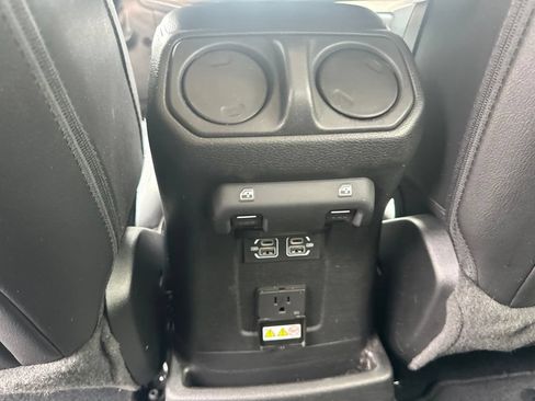 Used 2022 Jeep Wrangler Unlimited Sahara AWD/4WD image 27