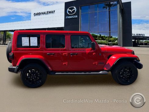 Used 2025 Jeep Wrangler Unlimited Sahara AWD/4WD image 9