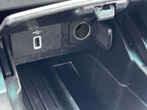 Used 2019 Ford Explorer XLT w/ Equipment Group 202A image 34