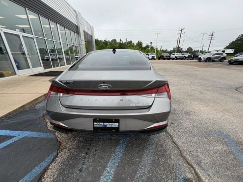 Used 2023 Hyundai Elantra Blue FWD image 7