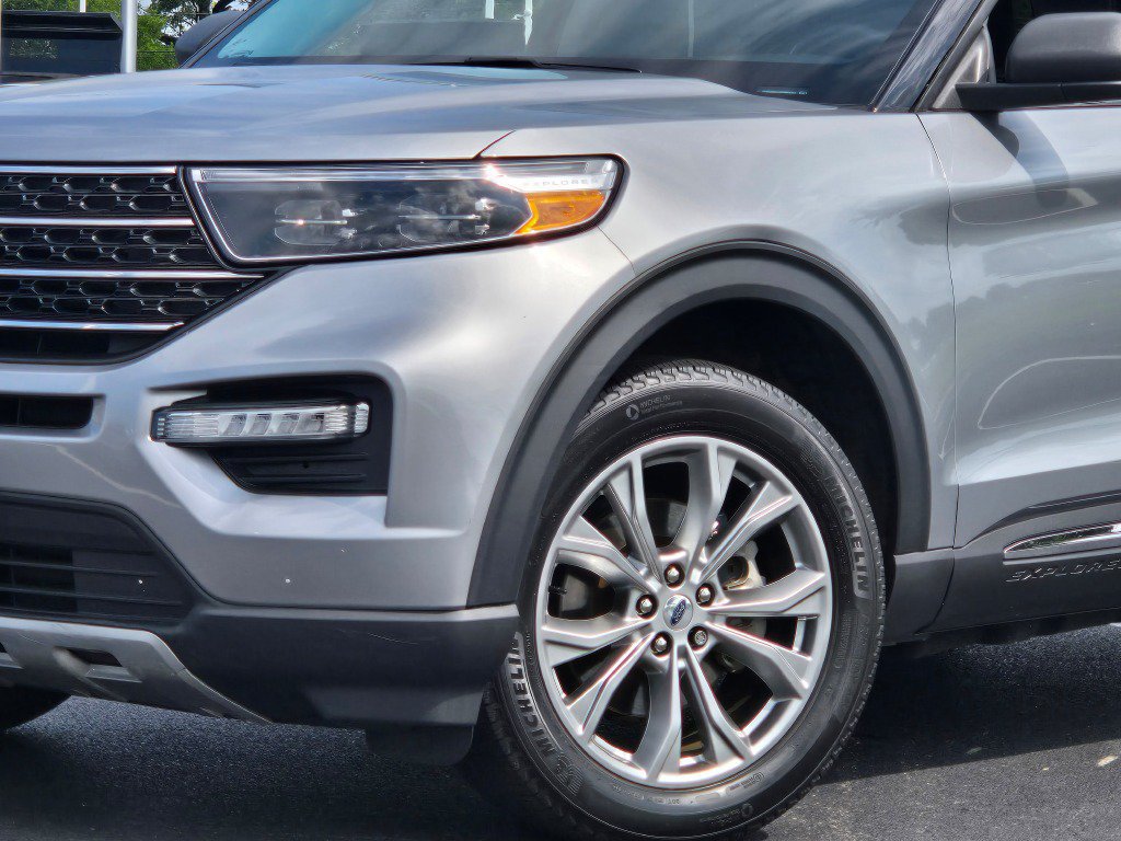Used 2023 Ford Explorer XLT w/ Equipment Group 202A AWD/4WD image 2