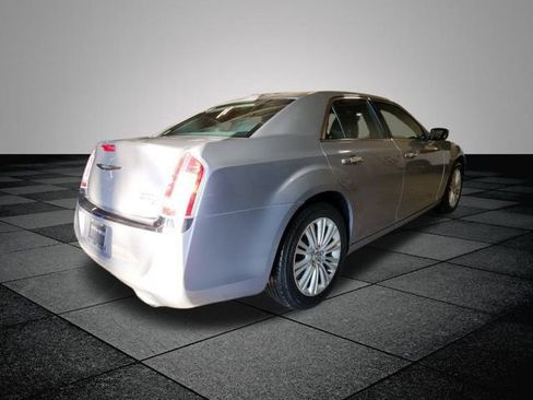 Used 2014 Chrysler 300 C image 3