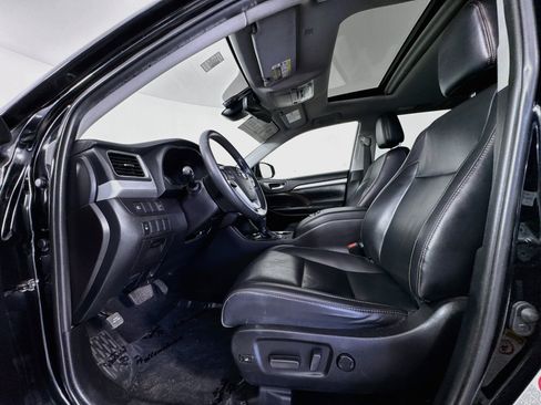 Certified 2019 Toyota Highlander XLE AWD/4WD image 21