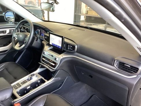 Used 2022 Ford Explorer XLT w/ Equipment Group 202A image 32