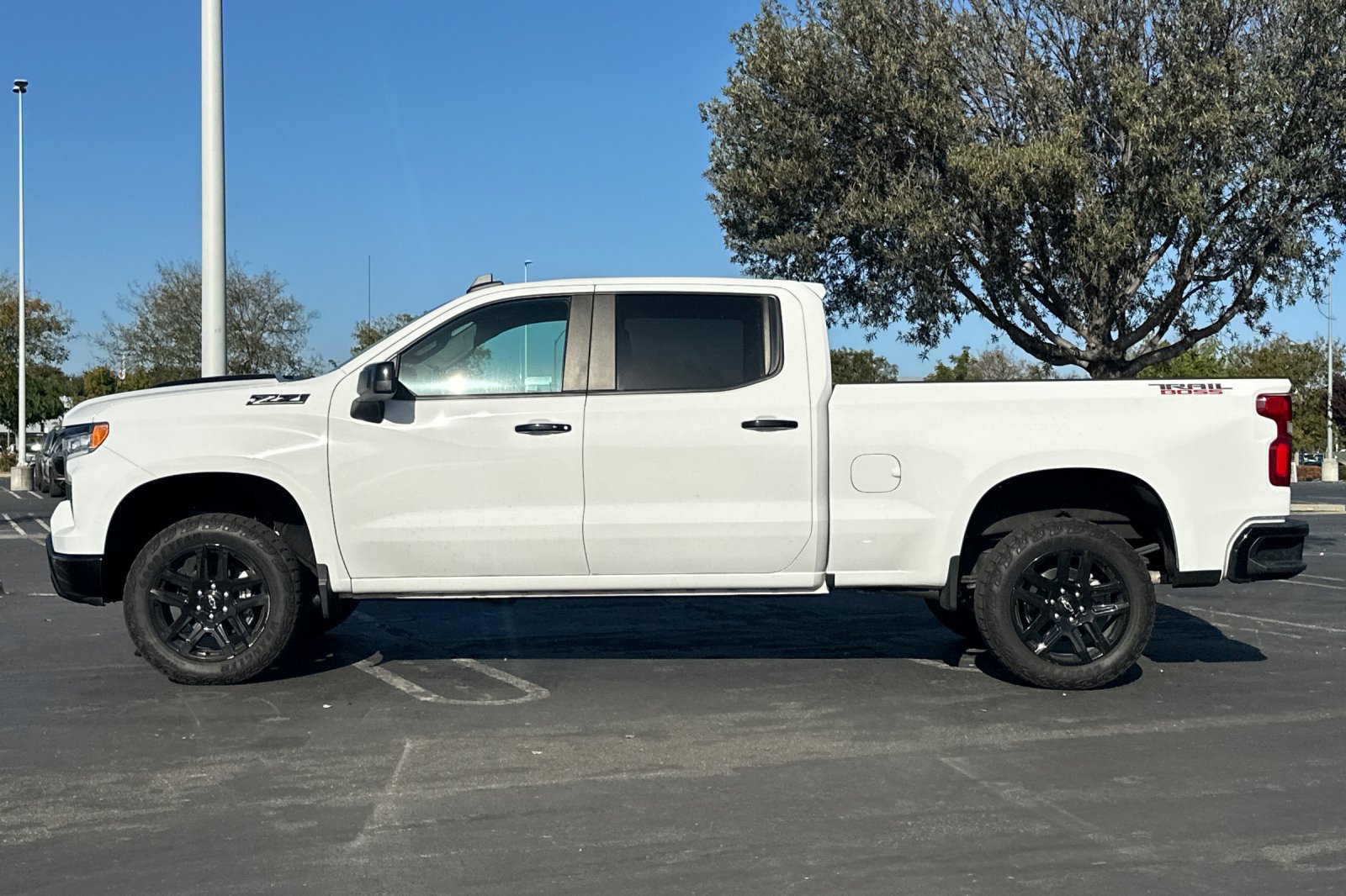 Used 2024 Chevrolet Silverado 1500 LT Trail Boss w/ Convenience Package II AWD/4WD image 7