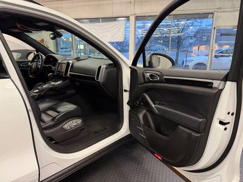 Used 2014 Porsche Cayenne Diesel AWD/4WD image 29