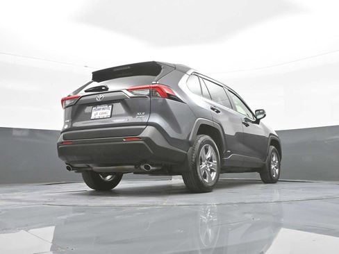 Used 2025 Toyota RAV4 XLE AWD/4WD image 39