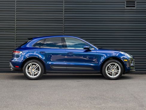 Used 2024 Porsche Macan AWD/4WD image 9