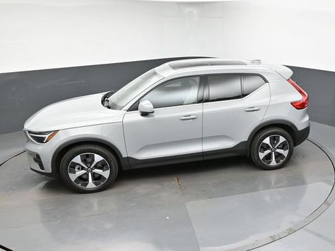 Used 2024 Volvo XC40 B5 Plus w/ Protection Package Premier AWD/4WD image 42