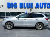 Used 2016 Nissan Pathfinder SV image 2