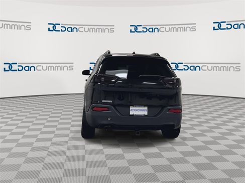 Used 2016 Jeep Cherokee Limited image 7