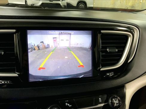 Used 2019 Chrysler Pacifica Touring Plus w/ Cold Weather Group image 26