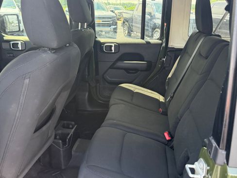 Used 2021 Jeep Wrangler Unlimited Sahara AWD/4WD image 12