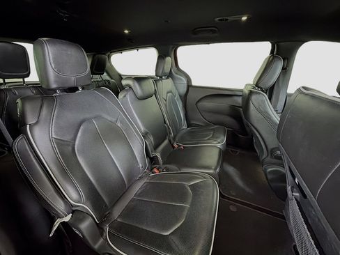Used 2019 Chrysler Pacifica Limited w/ Advanced Safetytec Group FWD image 28
