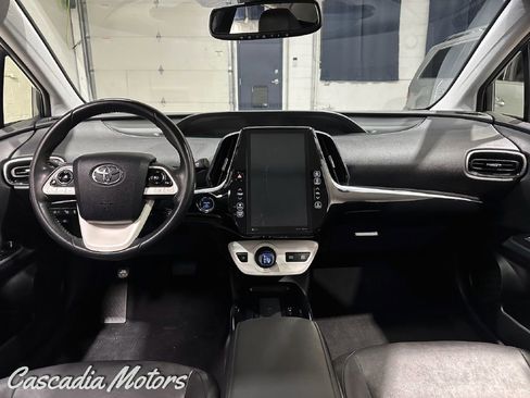 Used 2018 Toyota Prius Four w/ Advanced Technology Package FWD image 18