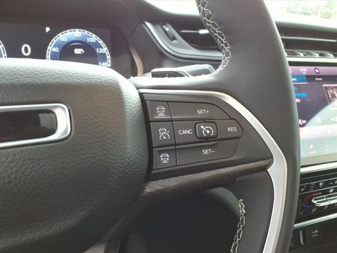 Used 2024 Jeep Grand Cherokee L Limited w/ Luxury Tech Group II image 19