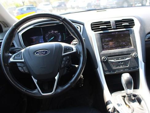 Used 2013 Ford Fusion SE FWD image 11
