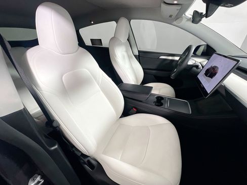 Used 2024 Tesla Model Y Long Range AWD/4WD image 30