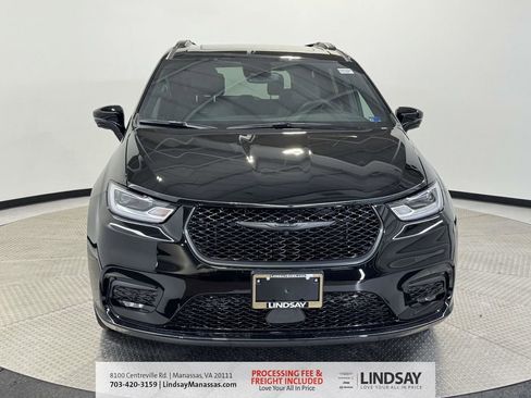 New 2026 Chrysler Pacifica Select image 3