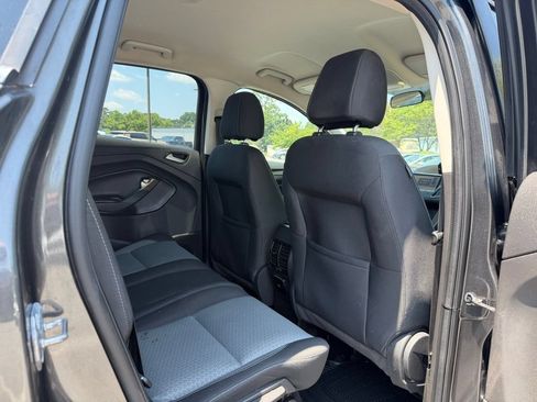 Used 2017 Ford Escape SE w/ SE Cold Weather Package FWD image 28