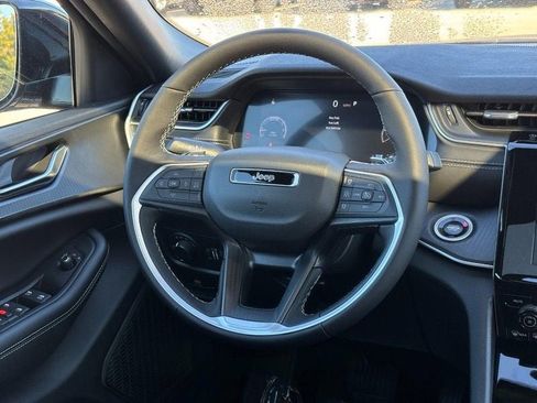 New 2025 Jeep Grand Cherokee L Altitude AWD/4WD image 8
