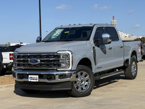 New 2026 Ford F250 Lariat w/ Chrome Package image 24