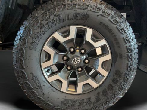 Certified 2023 Toyota Tacoma TRD Off-Road w/ TRD Premium Off Road Package AWD/4WD image 39