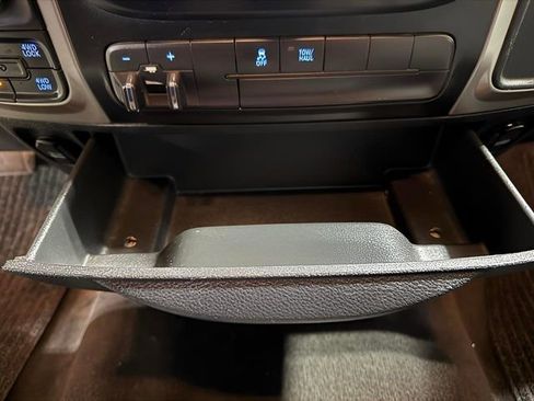 Used 2017 RAM 1500 Outdoorsman image 21