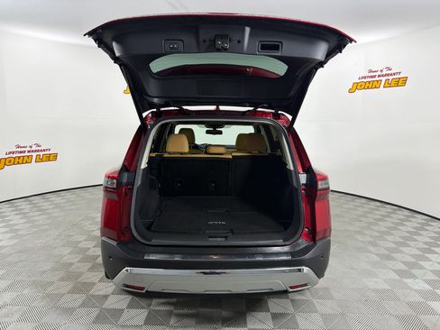 Used 2023 Nissan Rogue Platinum image 5