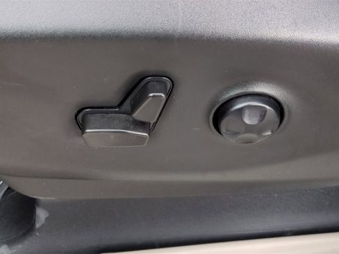 Used 2023 Chrysler Pacifica Touring-L image 21