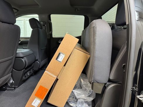 New 2026 GMC Sierra 1500 SLE image 17