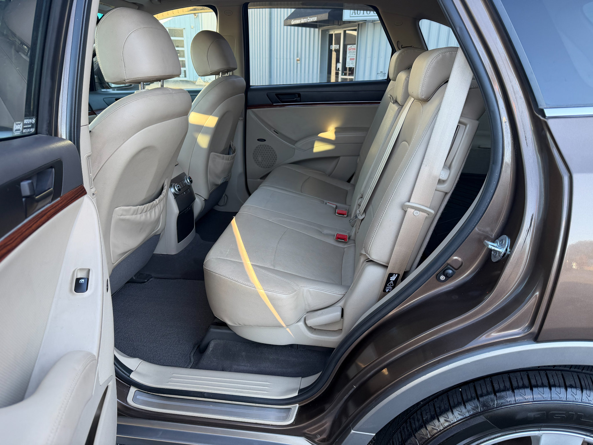 Used 2011 Hyundai Veracruz Limited w/ Navigation Pkg 3 AWD/4WD image 6