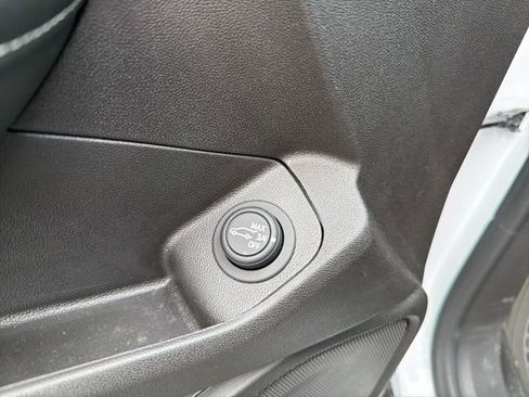 Used 2024 GMC Terrain SLE w/ Driver Convenience Package image 20