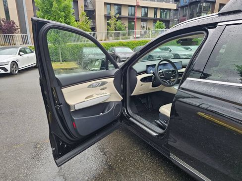 New 2026 Genesis GV70 2.5T Advanced AWD/4WD image 18
