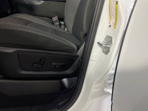 Used 2024 RAM 2500 Big Horn w/ Sport Appearance Package image 28