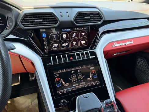 Used 2021 Lamborghini Urus AWD/4WD image 34