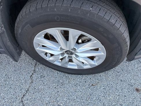 Used 2024 Toyota Corolla Cross LE image 4