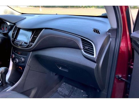 Used 2017 Chevrolet Trax LT image 17