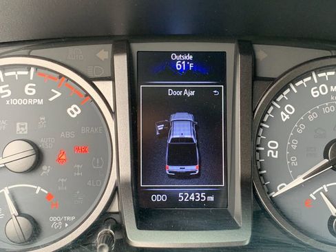 Used 2021 Toyota Tacoma TRD Off-Road w/ Technology Package AWD/4WD image 30