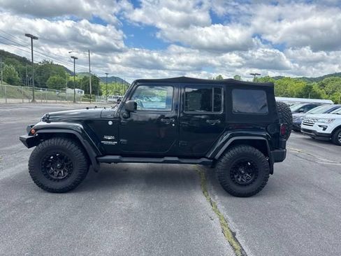 Used 2014 Jeep Wrangler Unlimited Sahara w/ Connectivity Group AWD/4WD image 5