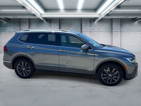 Used 2023 Volkswagen Tiguan SE AWD/4WD image 25