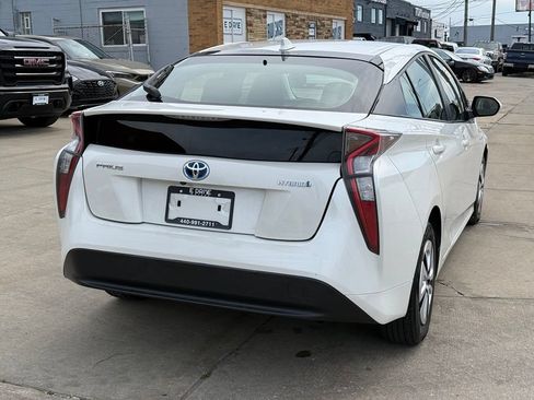 Used 2017 Toyota Prius Three w/ Advanced Technology Package FWD image 7