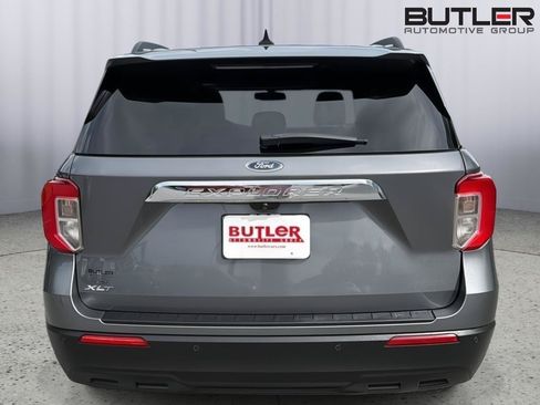 Certified 2023 Ford Explorer XLT RWD image 5