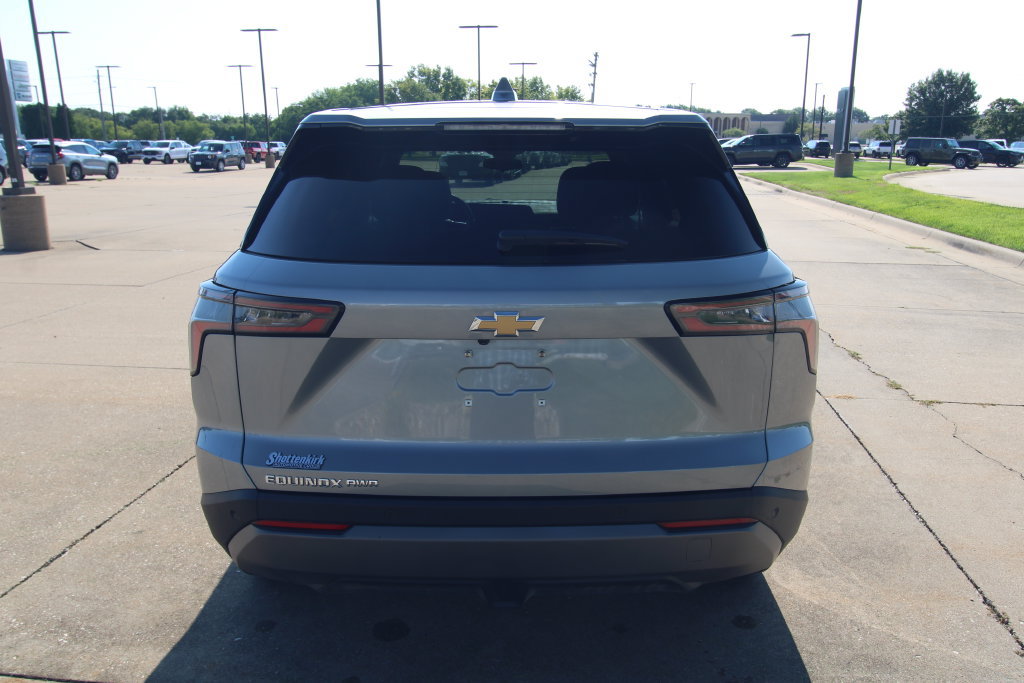 Used 2026 Chevrolet Equinox LT AWD/4WD image 14