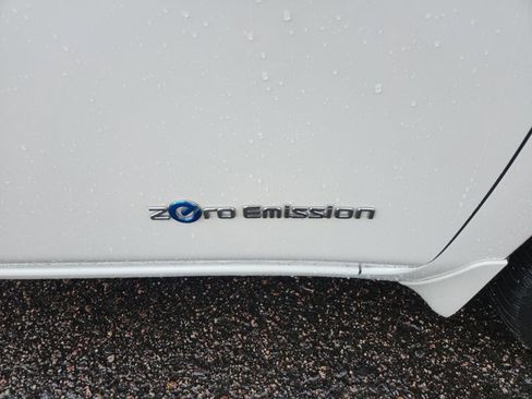 Used 2017 Nissan Leaf SL image 7