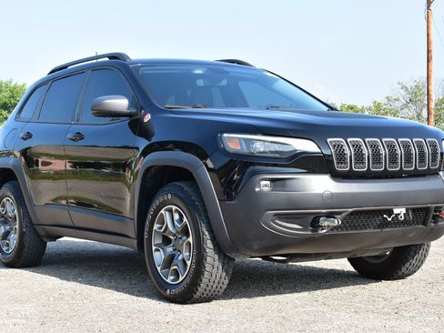 Used 2020 Jeep Cherokee Trailhawk w/ Cold Weather Group AWD/4WD image 3