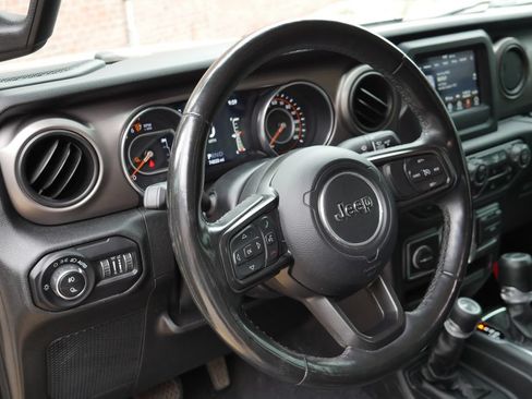 Used 2020 Jeep Gladiator Sport w/ Quick Order Package 24S AWD/4WD image 13