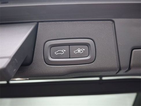 Used 2023 Volvo XC60 B5 Ultimate w/ Climate Package image 33