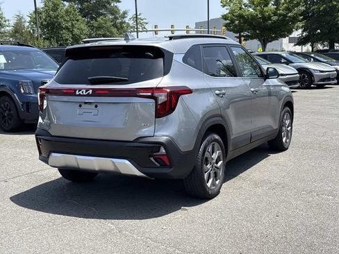 Used 2024 Kia Seltos S AWD/4WD image 2